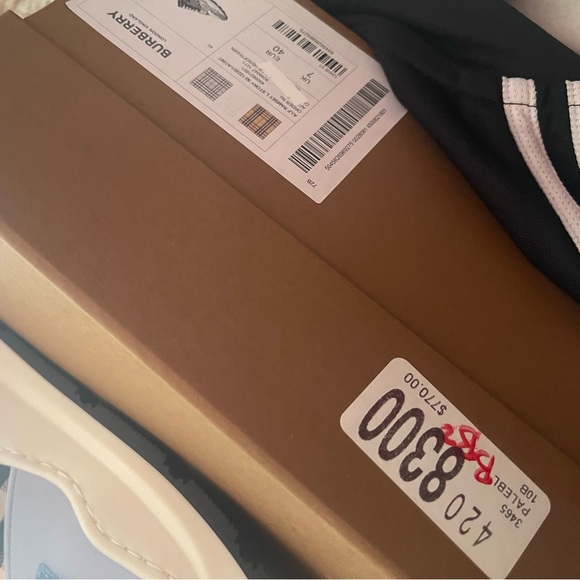 Burberry shoes - Picture 2 of 4